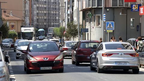 La N-547 se satura en Arz�a (en la foto) y en Melide, a la espera de la apertura total de la autov�a A-54