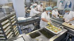 Imagen de archivo de las cocinas del CHUF, ubicadas de forma provisional en el Hospital Naval debido a las obras de ampliacin que se acometen en el Marcide