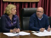 Adelina Ces y Adolfo Mu��os, en un momento de la sesi�n. 