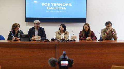 Manuela Seguin, Amadino Pereira, Sara Gil, Eva Gonzlez y Andoni Antruejo contaron el desarrollo del proyecto que ha trado a Ourense a 96 refugiados