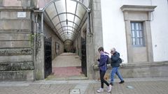 Entrada del CEIP Froebel, de Pontevedra, un centro que tiene m�s de 90 a�os