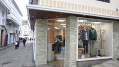 Peque�o comercio en una calle del casco viejo de Pontedeume