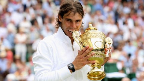 Nadal junto a su t�tulo de Wimbledon de 2010