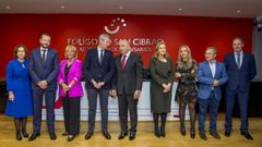 El presidente de la Xunta, Alfonso Rueda, charla con el lder de los empresarios de San Cibrao, Jos Antonio Rodrguez Arajo, en la foto de autoridades de la asamblea