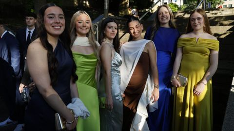 Una tarde de graduci�n en Salesianos y el IES Julio Prieto Nespereira.Los alumnos de Salesianos disfrutaron del entorno del colegio