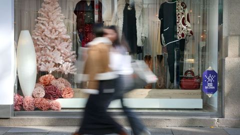El buen tiempo anim� las compras en el primer finde de apertura de los comercios