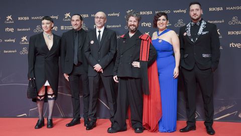 El equipo de la pel�cula 'Carmela' posa en la alfombra roja de la 40� edici�n de los Premios Goya