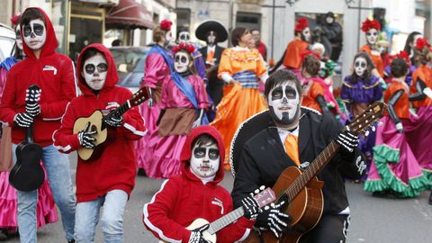 Desfile de comparsas en Chantada 