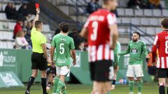 Expulsi�n a Migue Leal en el partido frente al Bilbao Athletic por doble amarilla. 