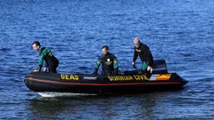 Imagen de archivo del equipo del GEAS en las aguas de Porto do Son