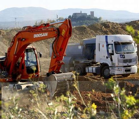La exposici�n p�blica de este estudio informativo llega cuando est� en marcha la urbanizaci�n del puerto seco.
