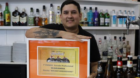 Carlos Javier Galve, de la cafetería Wakanda, de A Valenzá, ganador del premio del jurado profesional en el concurso Barbadás a Bocados.