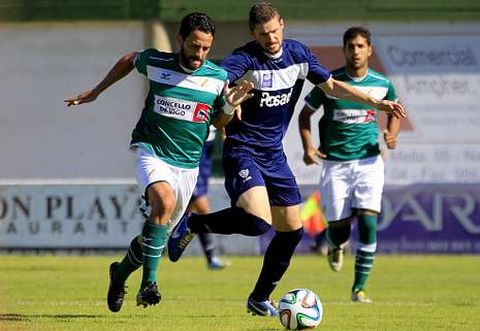 Mateo M�guez fue el autor del empate del Coruxo ante el Marino de Luanco en la primera jornada de Liga. 