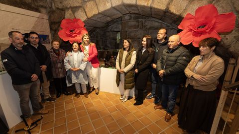 Inauguraci�n da exposici�n �Unha xoia, unha flor�, de Esther Ferreiro, no Castelo de Vimianzo