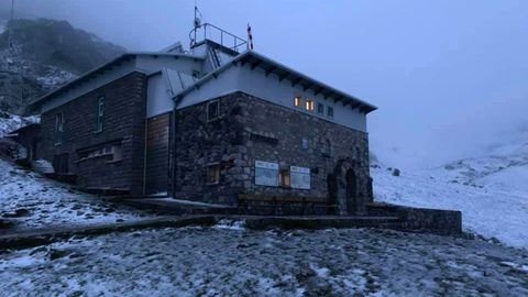 El refugio del Urriellu, nevado en septiembre