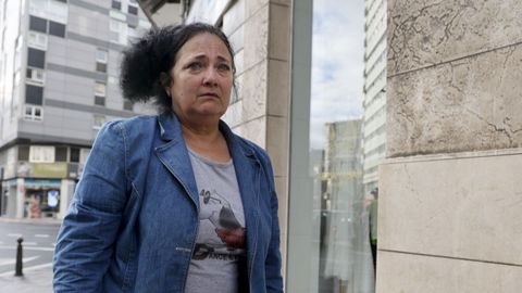 Niurka, la mujer del due�o del patinete incendiado, el martes en A Coru�a.