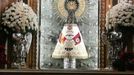 Bandera falangista en la estatua de la Virgen del Pilar de Zaragoza