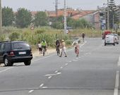 Vecinos y turistas alertan desde hace a�os de la inseguridad vial en la PO-308 en A Lanzada. 