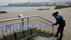 La polic�a precinta el acceso a las playas