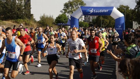 Una jornada de atletismo en A Valenz.Decenas de corredores participaron en la cita popular en el municipio de Barbads