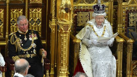 La reina Isabel y el entonces pr�ncipe Carlos, en el 2013