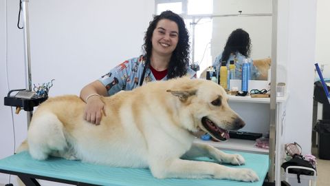 Ux�a, en el local reci�n estrenado, dice que hay perros �<span lang= gl >moi fachendosos</span>�