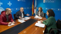 A conselleira ngeles Vzquez reuniuse co grupo municipal do Concello de Muos