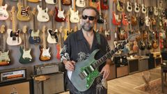 �scar �nsua: �Empec� a tocar la guitarra por un tema de los Sex Pistols�