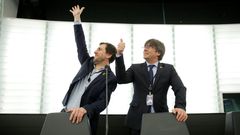 Como eurodiputados no adscritos, Toni Com�n y Carles Puigdemont seguir�n ubicados en la �ltima fila del hemiciclo