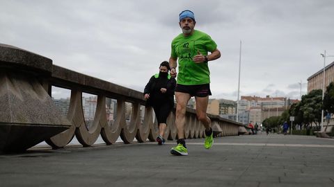 Gente haciendo deporte a primera hora de esta ma�ana