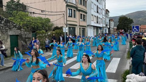 Desfile de comparsas de Muros