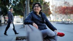 La b�squeda de una identidad. Alex vive en A Coru�a hace dos a�os, trabaja en una empresa de construcci�n en este momento.  Pas� su primer a�o en Santander, donde su hermano y en la Cruz Roja, all� le dieron la posibilidad de residir en A Coru�a mientras tramitaba su asilo pol�tico. 