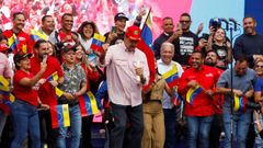 Maduro, bailando en el escenario durante un acto en Caracas