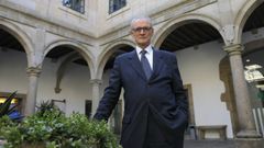 El economista Ant�n Costas, en el pazo de San Roque antes del acto de la RAGC