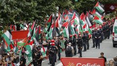 Manifestantes contra el genocidio en Palestina obligan a detener La Vuelta en Bilbao
