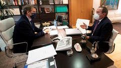 El presidente de la Xunta y el alcalde de B�veda, en la reuni�n de este martes en Santiago