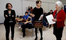 Mar�a Teresa Reigosa, Carmen Rodr�guez-Trelles y Ana Alcal�, antes de la intervenci�n.