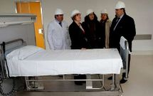 Ares y Mosquera, a la izquierda, acompa�ados ayer, entre otros, por la delegada Bel�n do Campo.