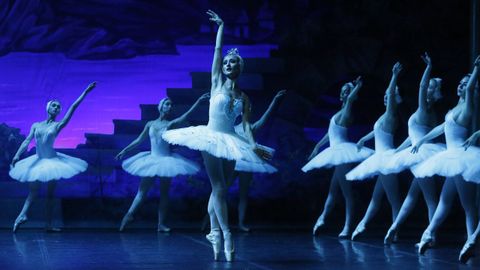O ballet nacional ruso representou a obra  O lago dos cisnes  en Vilagarc�a.