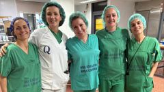 Profesionales de la unidad de esterilizacin del CHOP pontevedrs, de blanco, su supervisora, Tamara Rey Vzquez