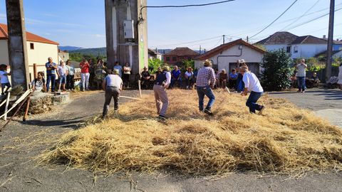 Vecinos de Sande en la anterior edicin de la Festa da Malla