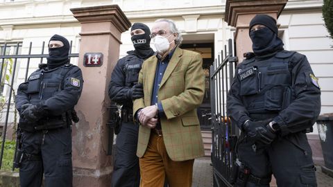 Heinrich XIII, l�der de los radicales alemanes, en el momento de su detenci�n.