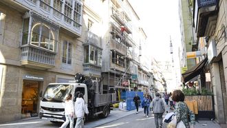 Un andamio cubre ya el edificio en cuyo bajo funcionó durante 30 años la librería Michelena