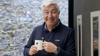 Augusto Morales, fundador de Caf� Veracruz en su cafeter�a coru�esa