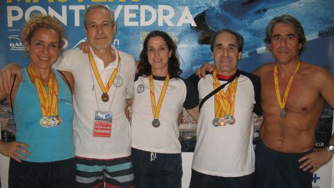 Carlos Garc�a Colomo, a la derecha, en una imagen de archivo con sus hermanos Cristina, Antonio, Maite y Manuel, durante un campeonato en Pontevedra