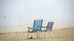 La niebla oculta la ra de Pontevedra y se traga A Lanzada