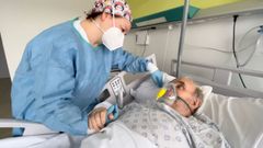 Ana Bel�n e Ignacio, enfermera y paciente unidos contra el covid-19