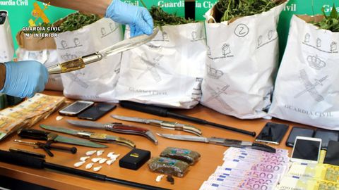 Detenidos 69 miembros de varios clanes por venta drogas y peleas de gallos