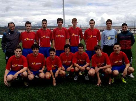 <span lang= es-es >La Salle</span>. El equipo sub 19 de La Salle se qued� fuera de las semifinales al empatar en la �ltima jornada con el San Pedro.