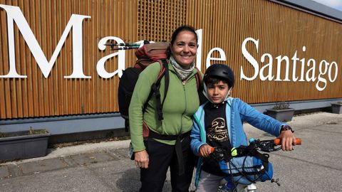 Elena y su hijo Adam, que a sus 10 a�os ya ha hecho 7 caminos.
